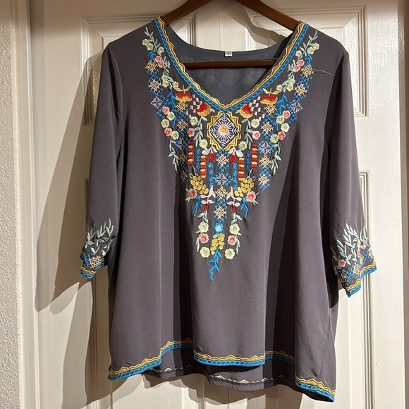Embroidered Blouse 3/4 sleeves - Picture 2 of 11